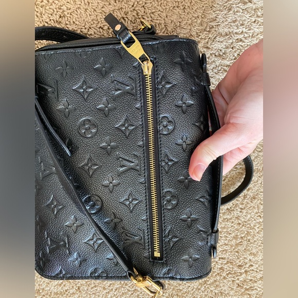 Authentic Louis Vuitton Pochette Metis - Picture 3 of 9